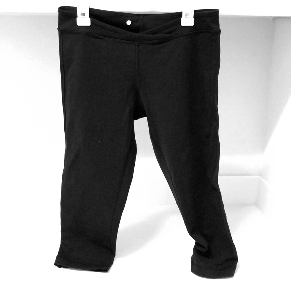 Lululemon black Capri leggings, size 6